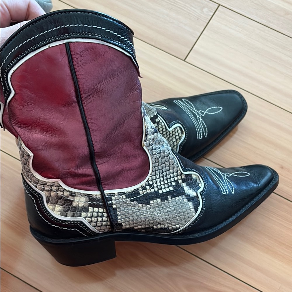 Zara leather Women's Black and Red Western Boots